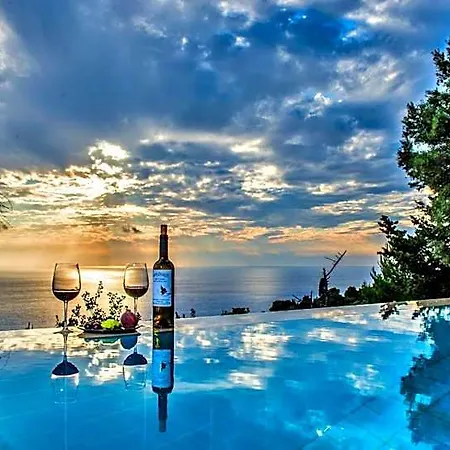 Agapi Hotel 4*